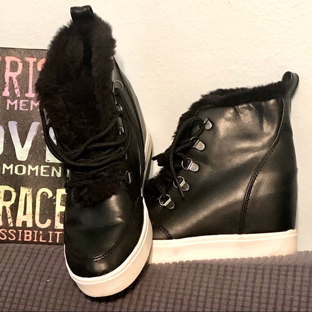 Fur-like lined black high top fashion wedge sneakers 😎